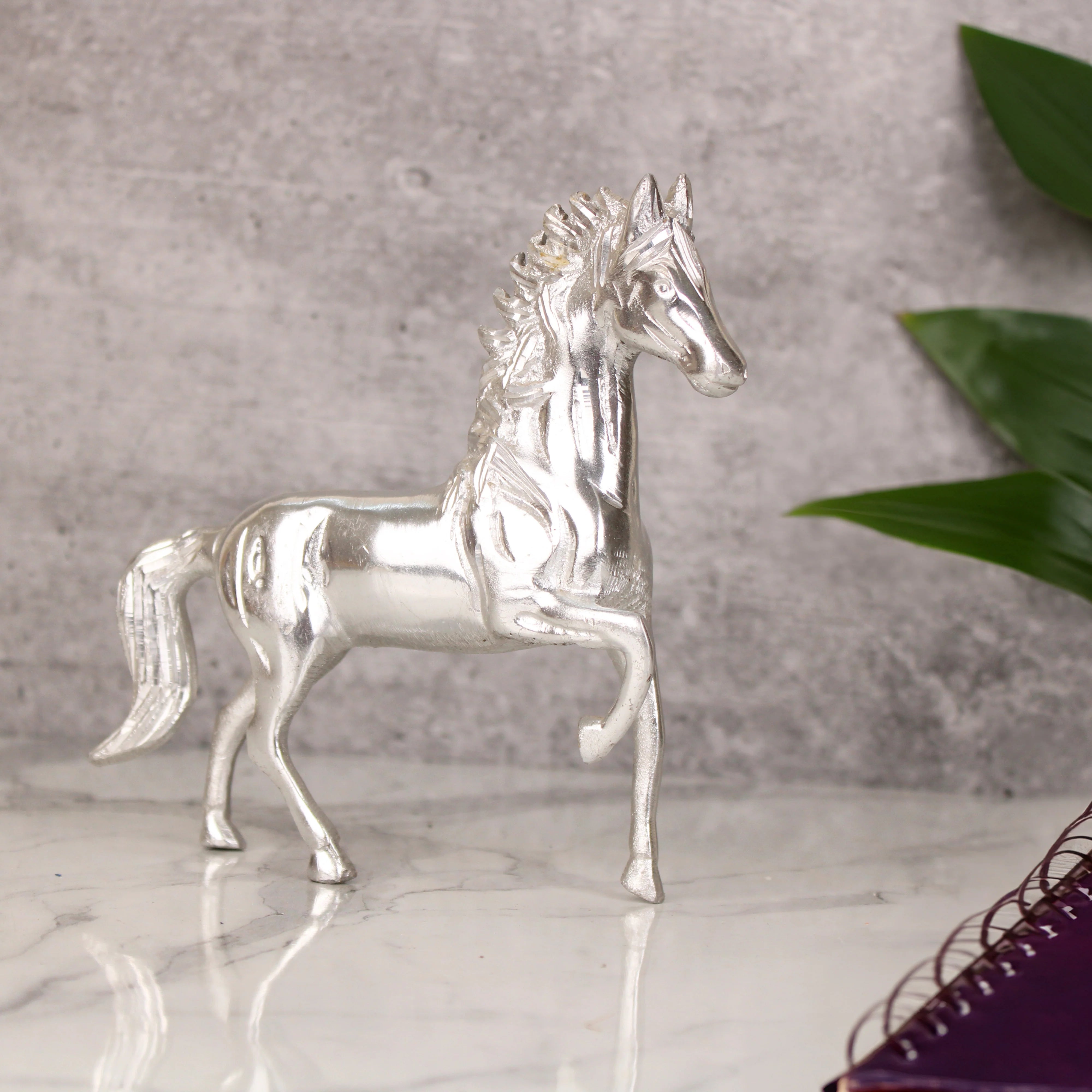 Beautifull Metal Horse Showpiece Main image