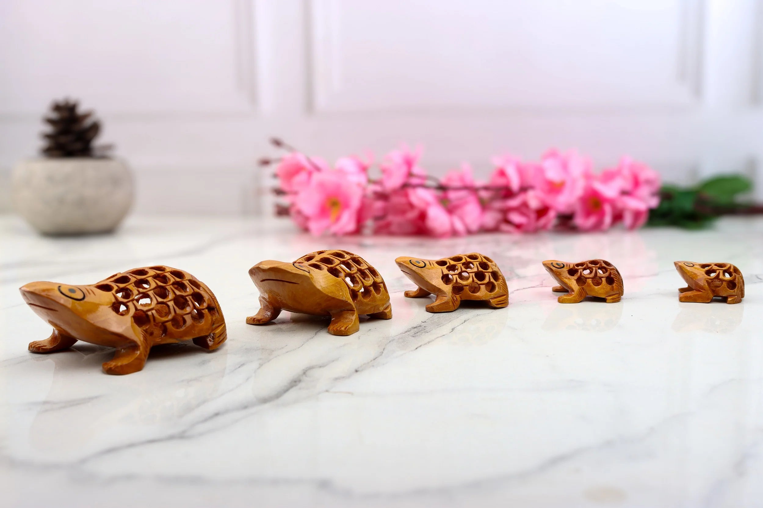 Wooden Frog Jali Antique Showpiece Set Of 5 Pcs