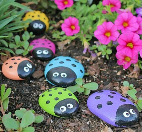 Ladybug Painting Stones Showpiece - 6 Pcs