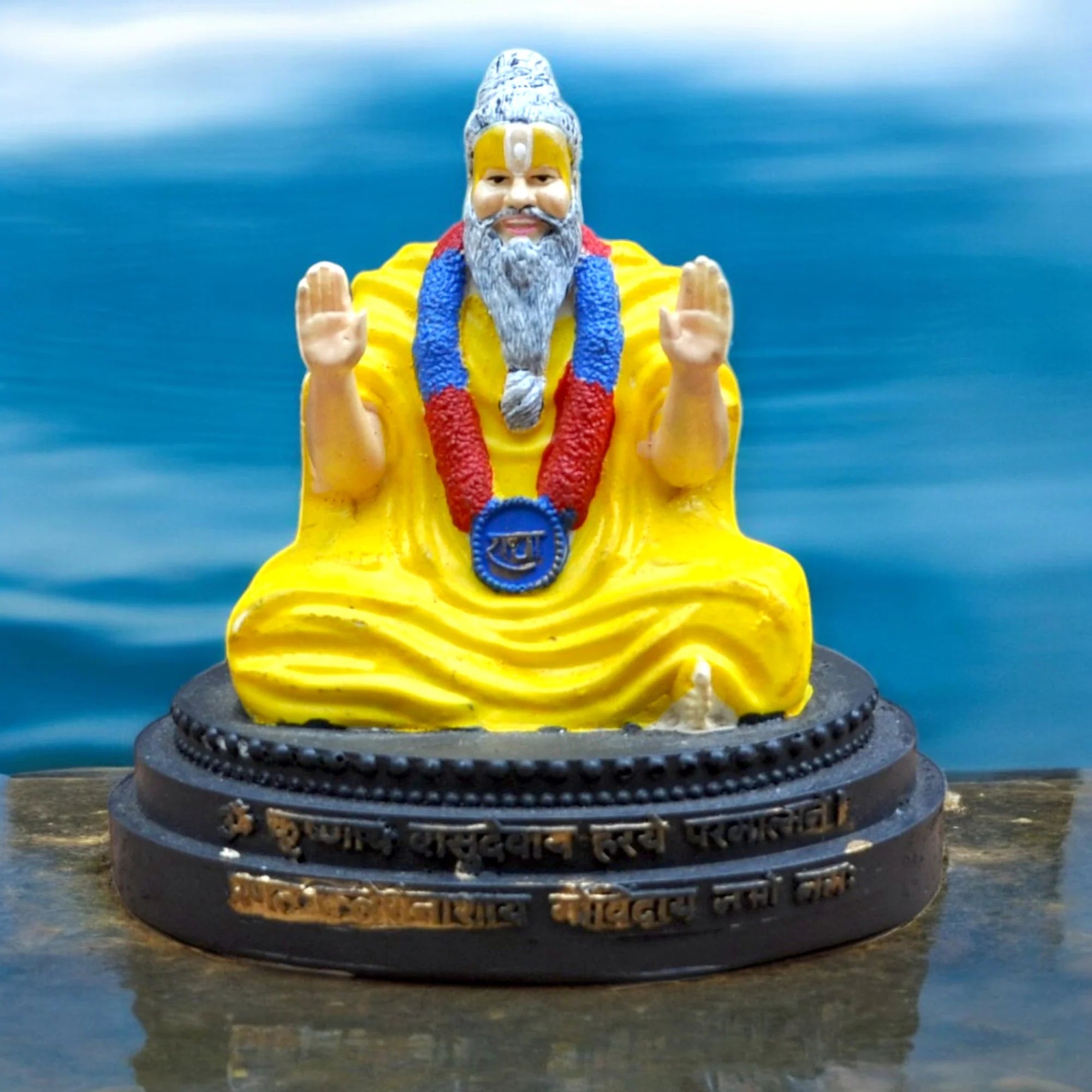 Beautifully Premanand Ji Maharaj Statue Main image