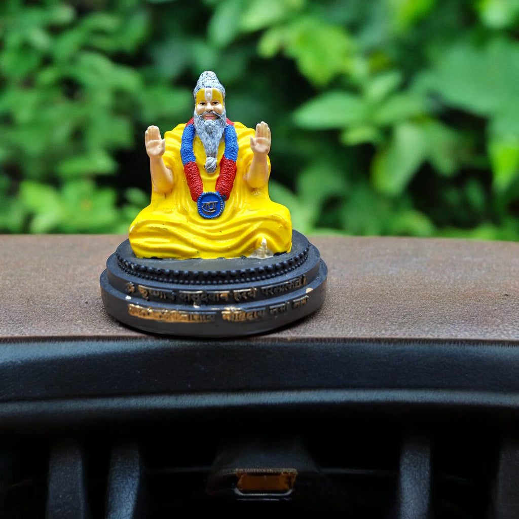 Beautifully Premanand Ji Maharaj Statue