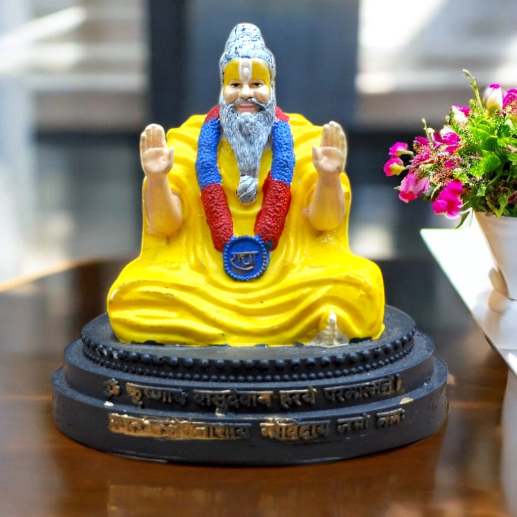 Beautifully Premanand Ji Maharaj Statue